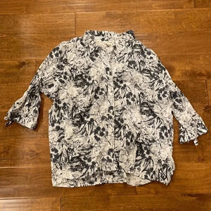 Tantrums women’s button down shirt XL